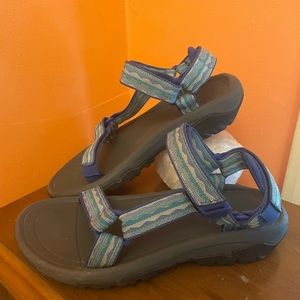 Teva Hurricane Women’s Sandals / Water Shoes